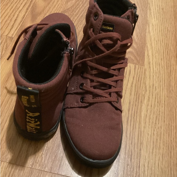 Women’s shoes high top size 7 brand Airwair wine color pre owned good condition - Picture 8 of 9